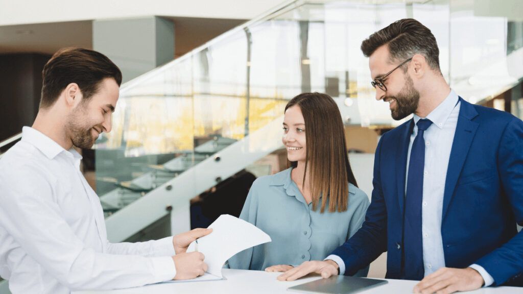 Necesito una financiación de 60.000 euros para comprar una casa. ¿Puedo pedir una hipoteca o tendré que solicitar un préstamo?