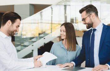 Necesito una financiación de 60.000 euros para comprar una casa. ¿Puedo pedir una hipoteca o tendré que solicitar un préstamo?