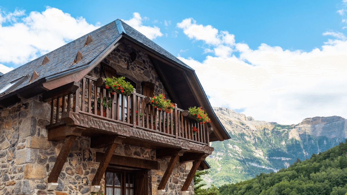 5 pueblos en mitad de la montaña en los que perderse este otoño