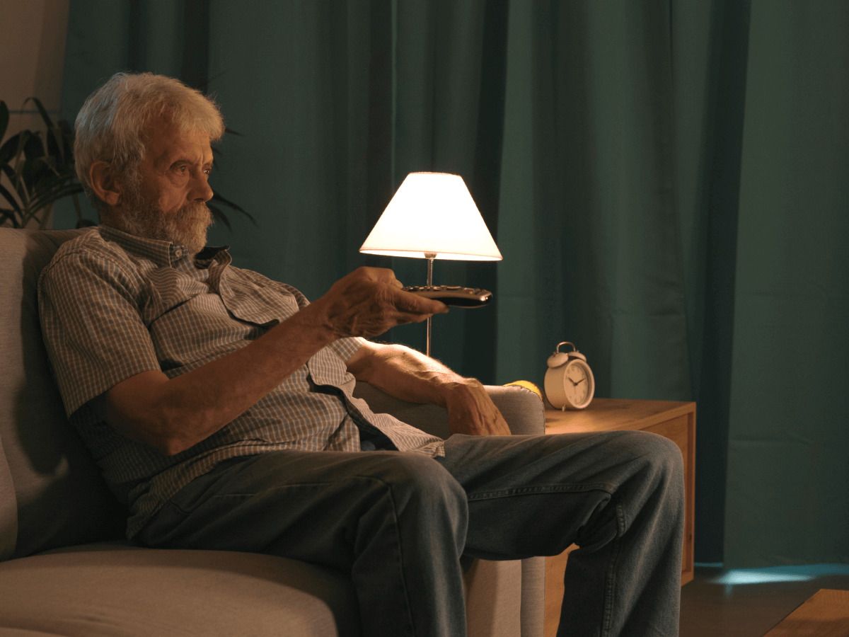 persona mayor en casa