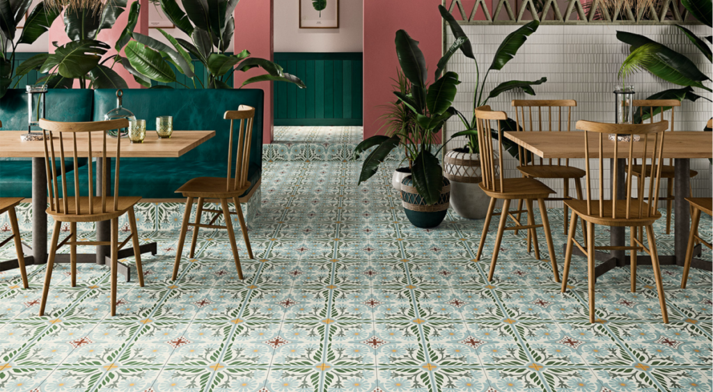 ¿Vuelven a estar de moda los suelos hidráulicos?