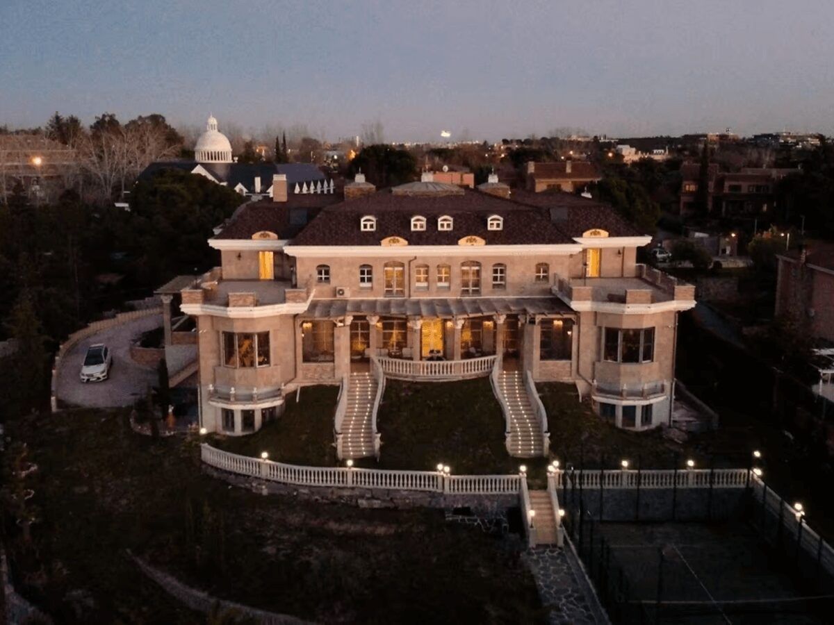 vista general villa de lujo madird