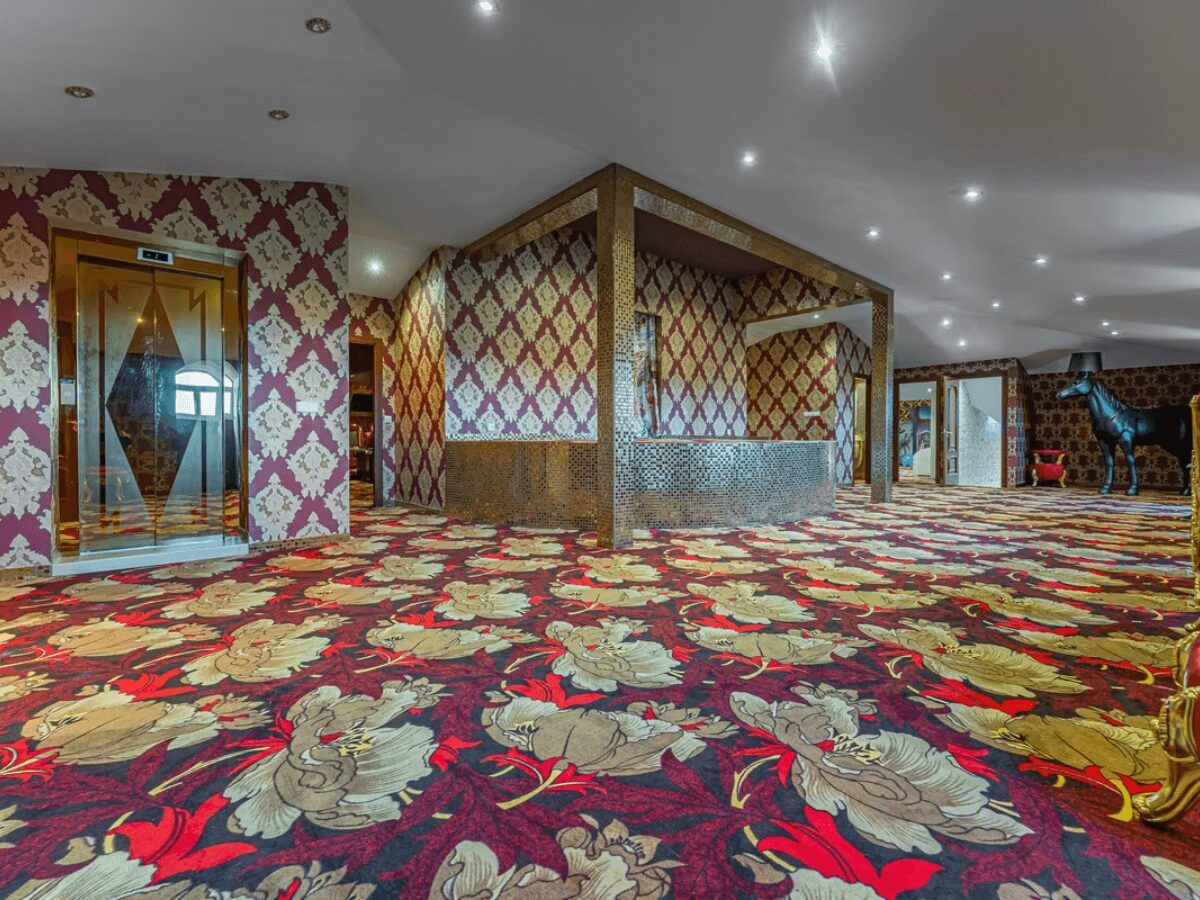 spa interior moqueta