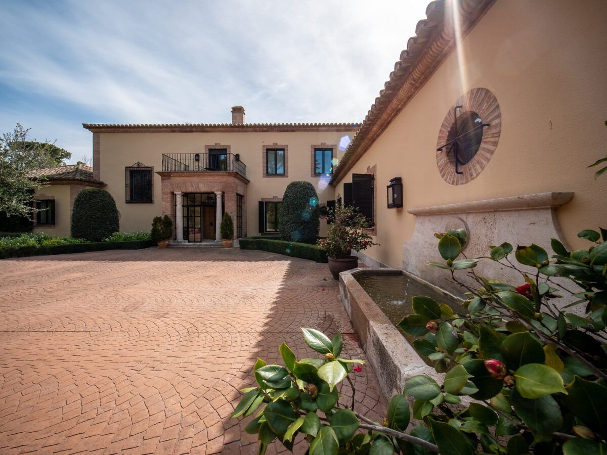 frontal vivienda chalet en venta la moraleja