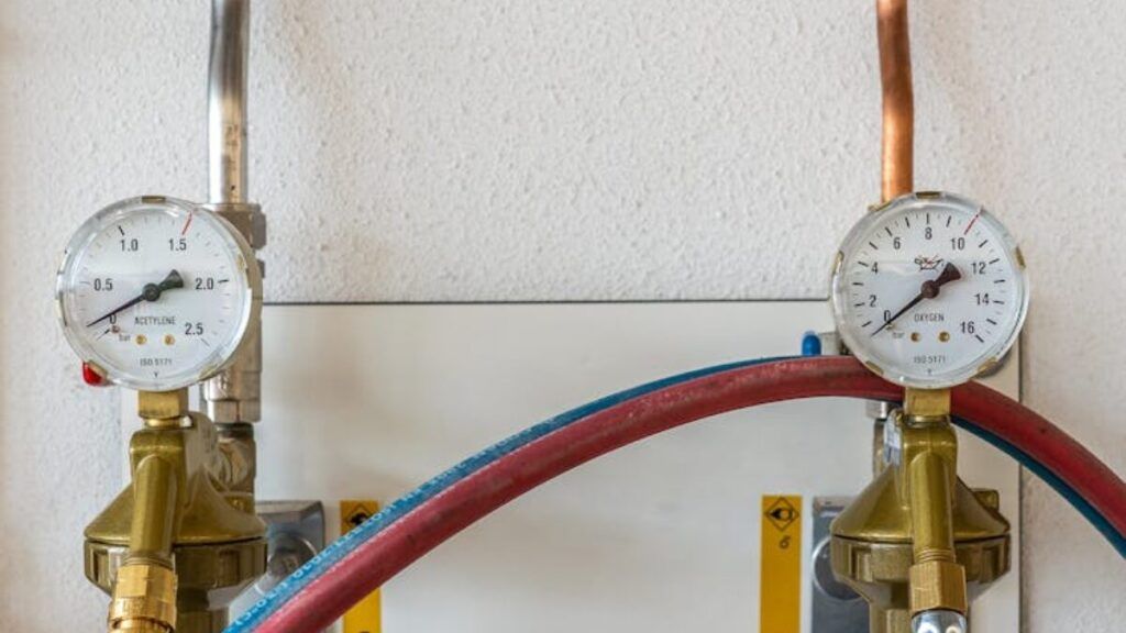 ¿Quién paga el cambio de contador de agua en un piso de alquiler?