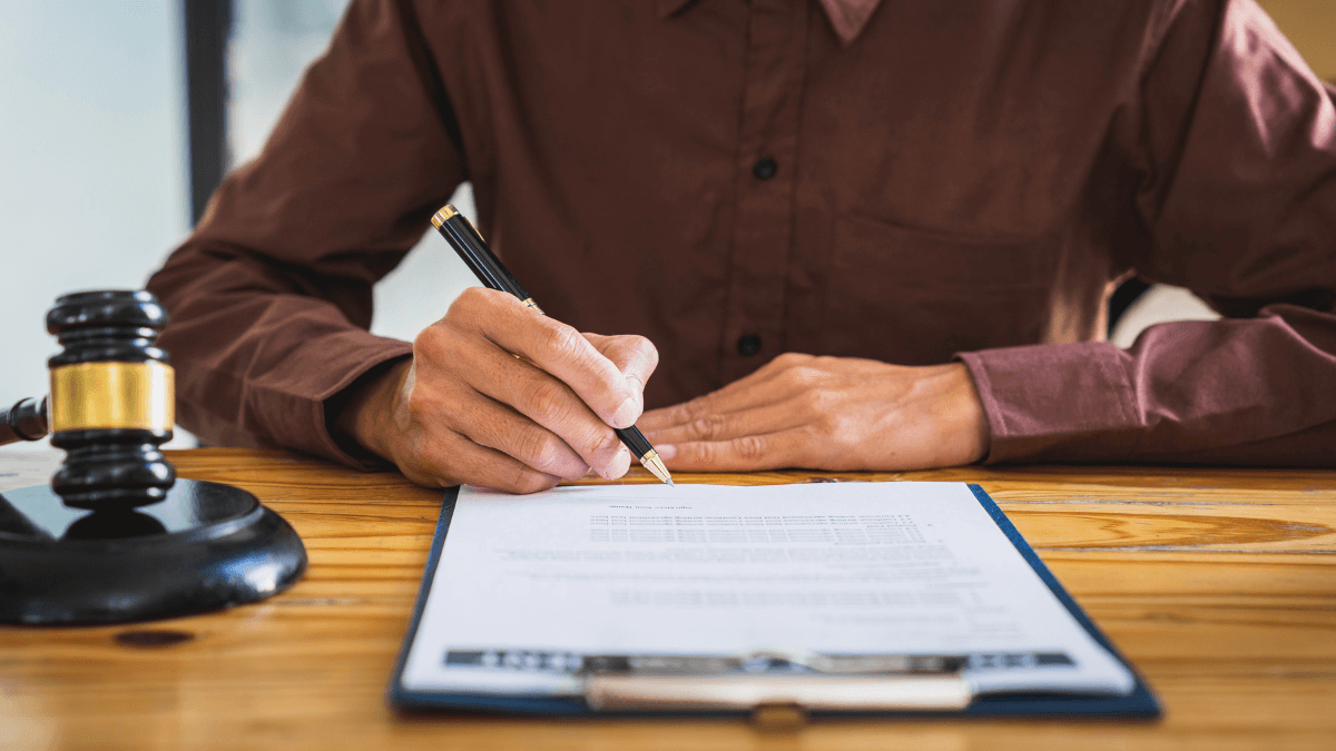 Quién paga los gastos de un piso heredado