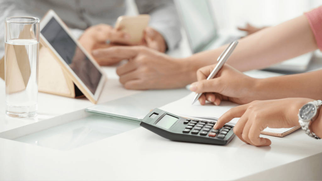 Los españoles destinaron casi la mitad de su salario al pago del alquiler en 2023