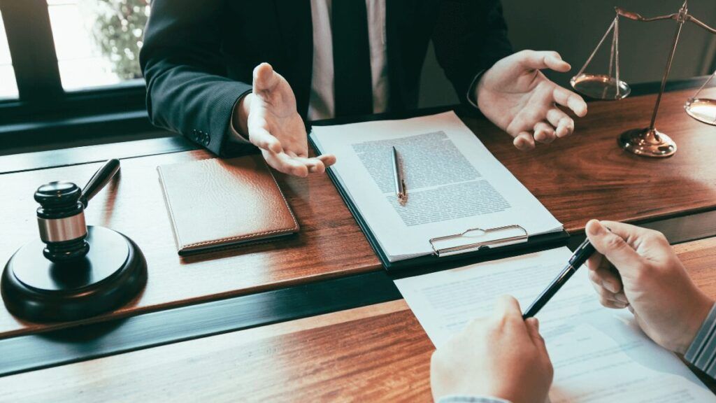 ¿Puede un propietario disconforme con los acuerdos adoptados por la comunidad consignar el importe de sus cuotas en un notario o juzgado?