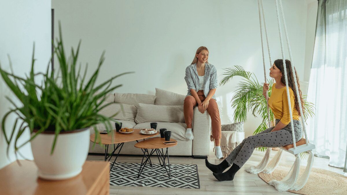 Los españoles que comparten vivienda destinan más de una quinta parte del salario al pago de una habitación