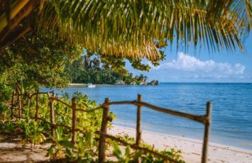 Lastres (Asturias), El Palmar (Cádiz) y Mogro (Cantabria), las playas más buscadas para comprar vivienda