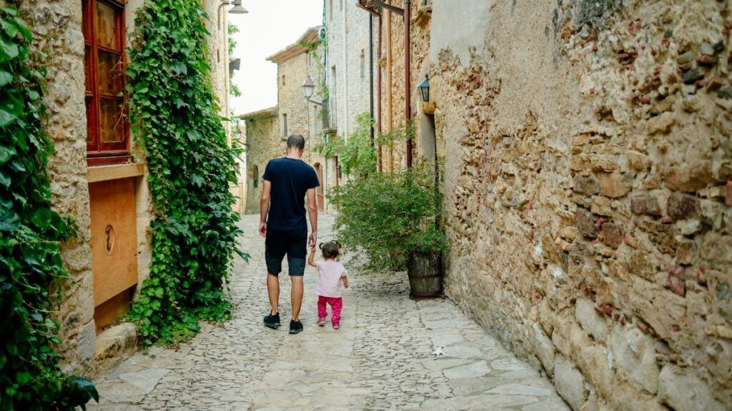 Lo mejor de los dos mundos: pueblos a menos de 15 minutos de una ciudad