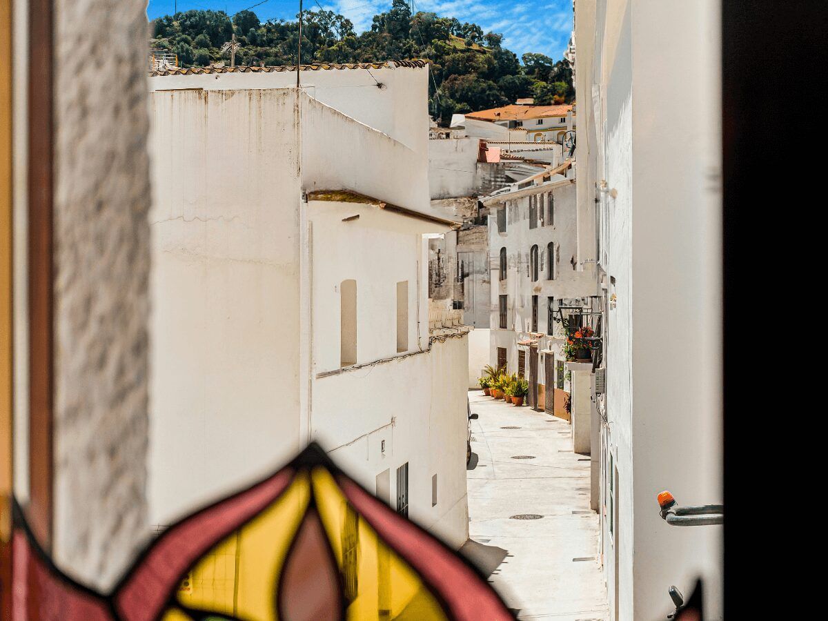 vista calle pueblo andalucia