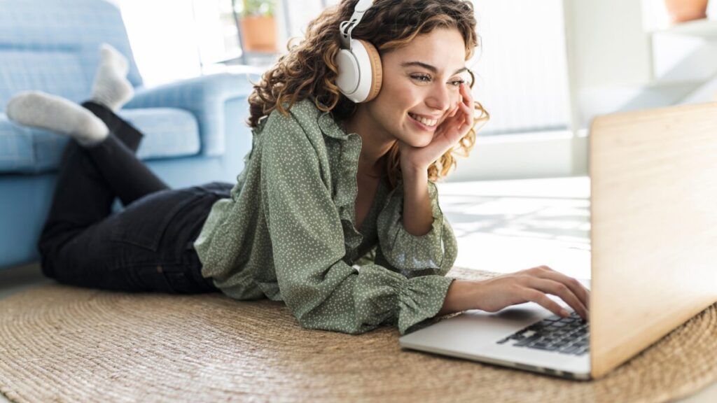 Pedir becas en la universidad: qué documentos necesitas si alquilas piso