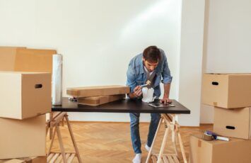 Hombre de 33 años, el perfil del demandante de piso compartido en España