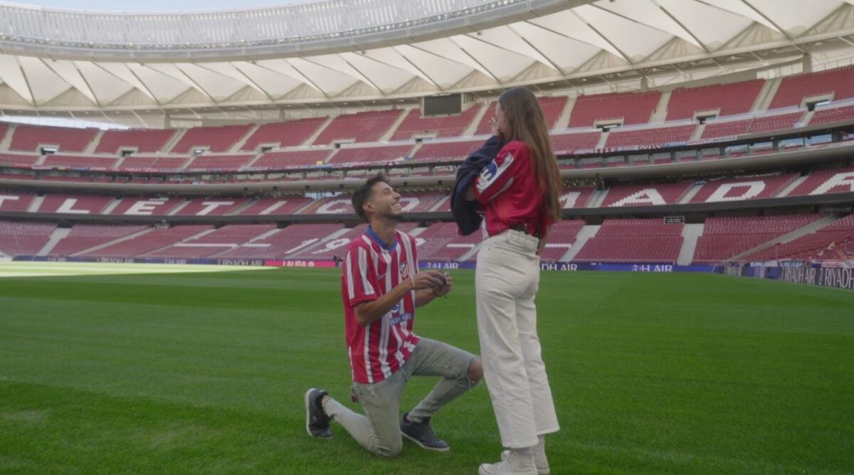 El piso que Fotocasa ha montado en el Cívitas Metropolitano para ver el derbi es testigo de una emotiva pedida de mano