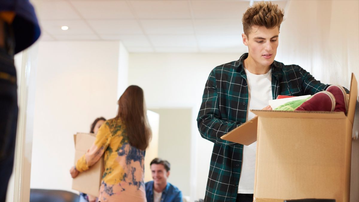 La escasez de oferta de viviendas en alquiler enturbia el inicio del curso a muchos estudiantes