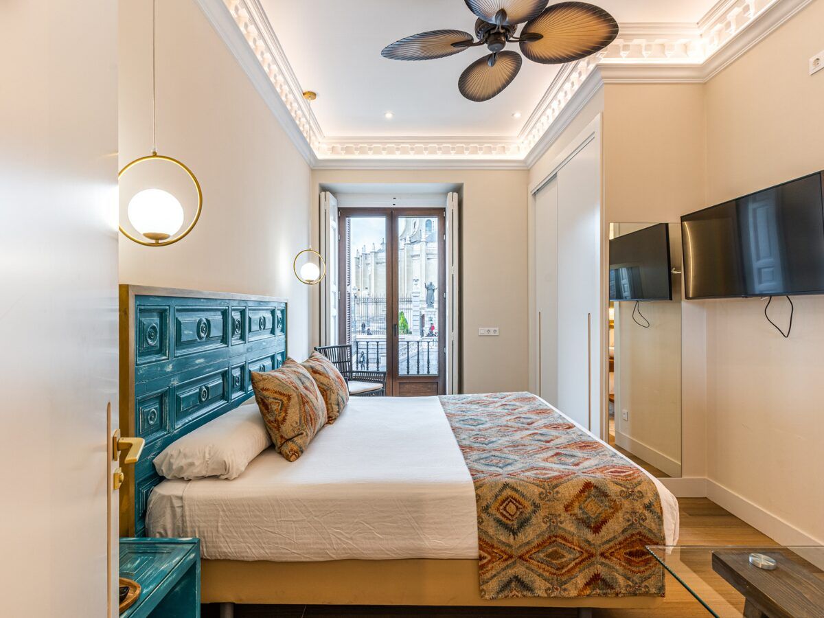 dormitorio piso con vistas en madrid