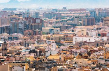 ¿Cuáles son las ayudas para comprar o alquilar casa en España en 2025?