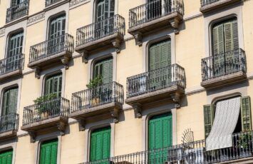 ¿Puedo elegir de qué color pintar la fachada de mi casa?