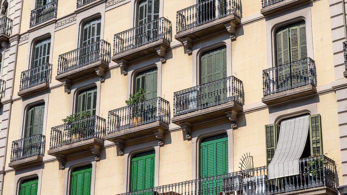 ¿Puedo elegir de qué color pintar la fachada de mi casa?