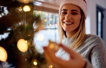 Trucos para decorar el árbol de Navidad en el puente de diciembre