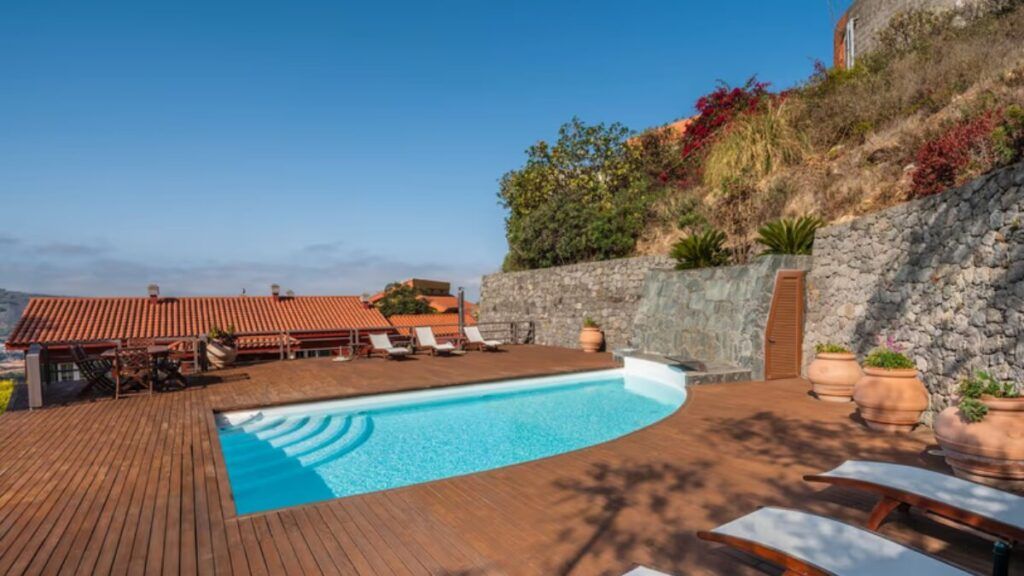 Exclusiva casa en venta con piscina y vistas increíbles en Las Palmas