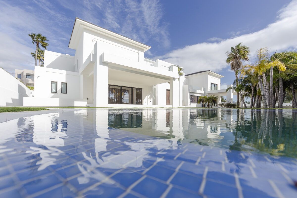 Casa de ensueño con sala de cine y baño turco en Sotogrande