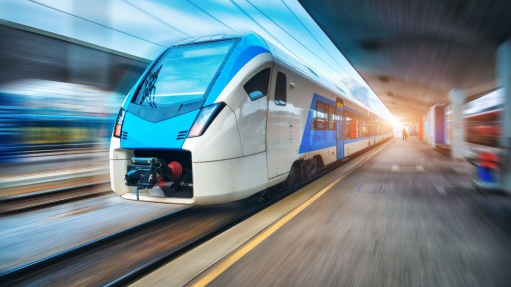 El precio de ciudades conectadas con Madrid en tren con casas un 63% más baratas