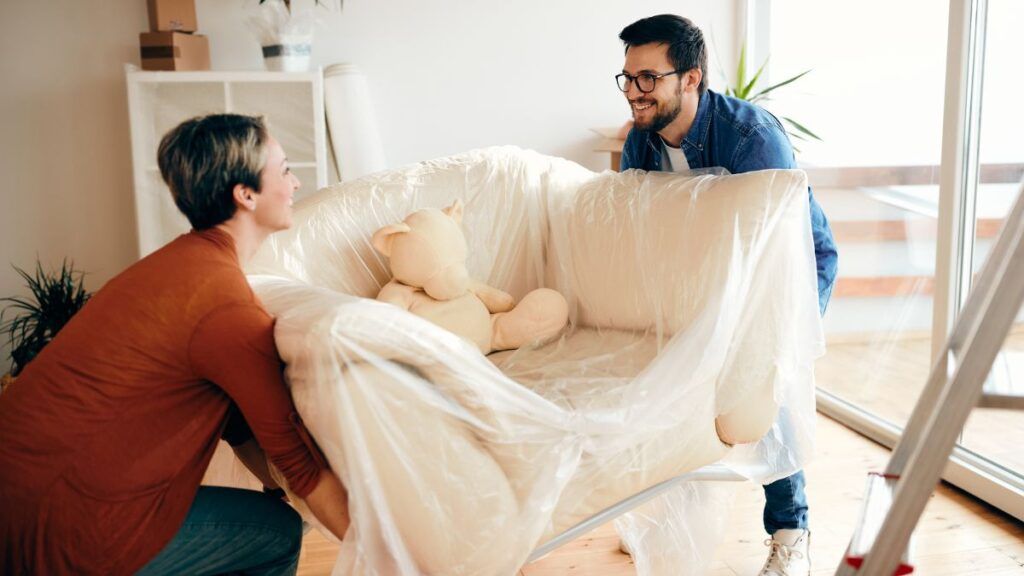 ¿Se puede descontar la fianza por no vaciar el piso de alquiler de mis muebles?