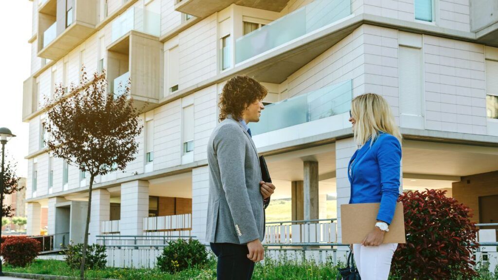 Los inquilinos destinan casi la mitad del sueldo al pago del alquiler