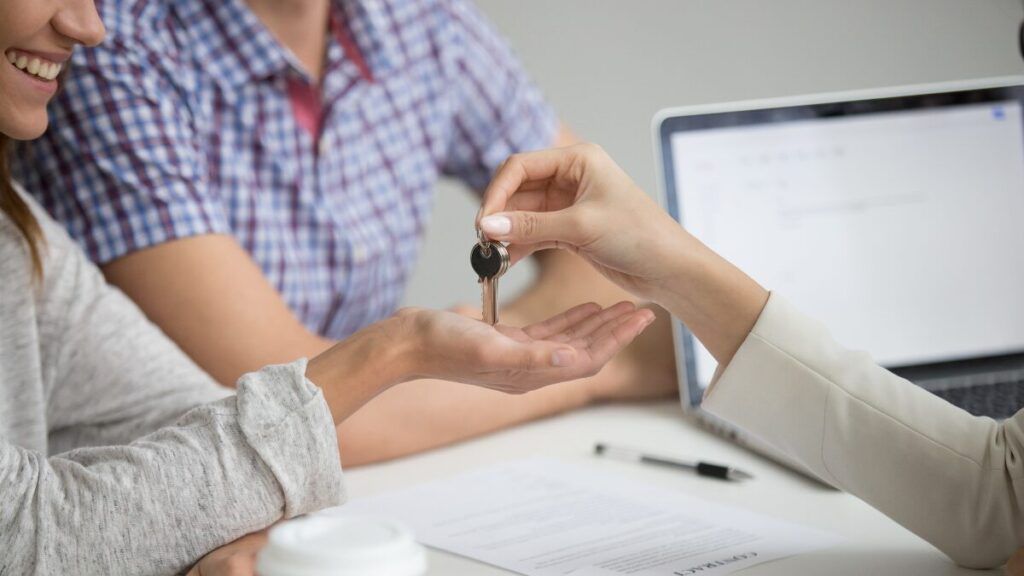 Cómo tributa la venta de un inmueble de una sociedad: impuestos a pagar por una casa de una empresa