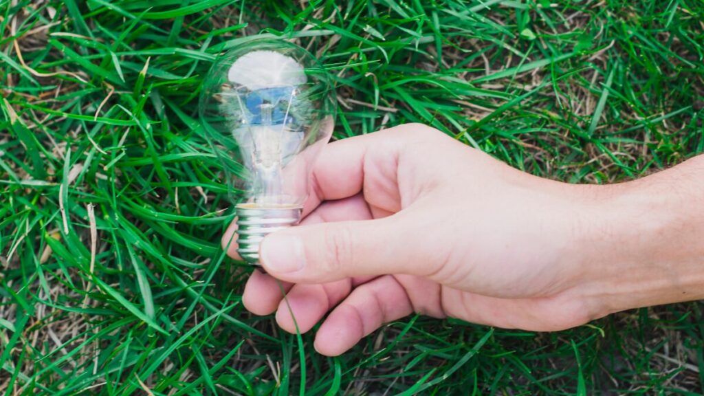 ¿Se puede poner luz en terreno no urbanizable?