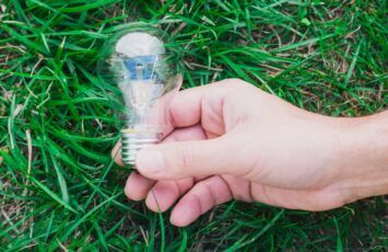 ¿Se puede poner luz en terreno no urbanizable?