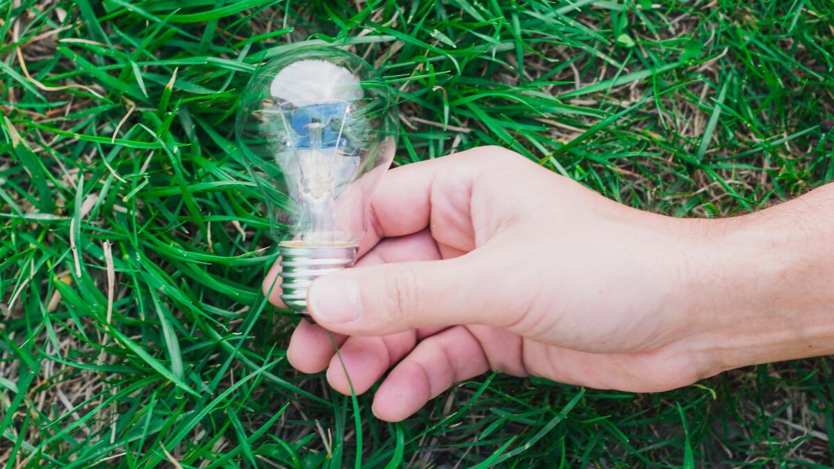 ¿Se puede poner luz en terreno no urbanizable?