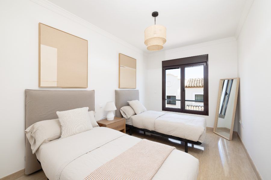Dormitorios vivienda obra nueva Altoasis Estepona