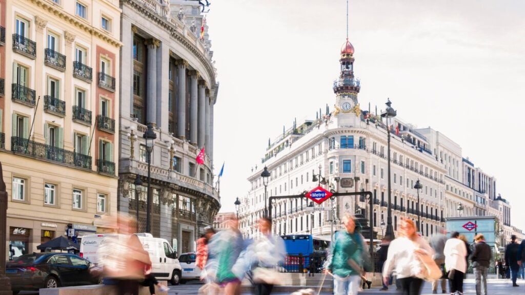 Desequilibrio mercado vivienda Madrid 2025: un 27% quiere cambiar de vivienda, pero solo un 6% oferta un inmueble