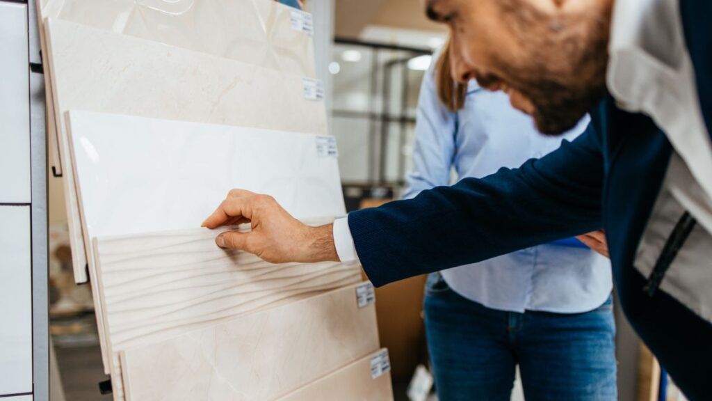 Todo sobre la impermeabilización bajo cerámica en cuartos húmedos