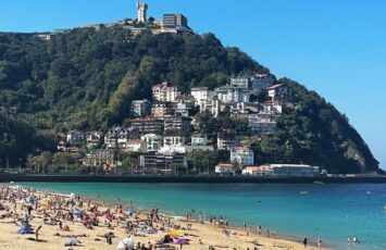 Municipios costeros más caros para comprar vivienda 2025 en España y los más baratos