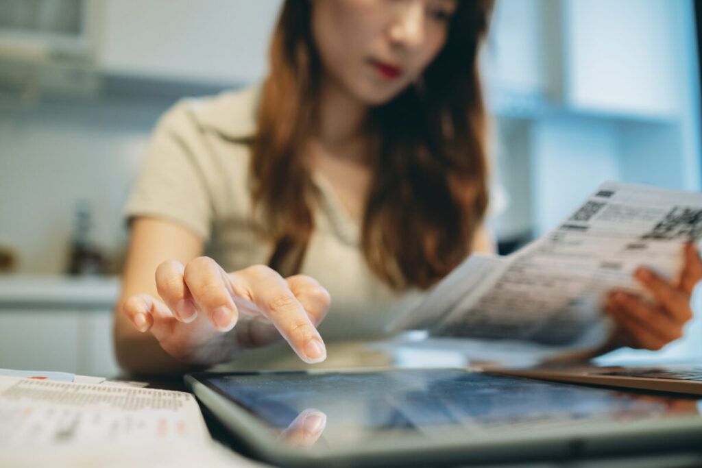 ¿Qué documentos son necesarios para realizar un cambio de titularidad del suministro eléctrico?