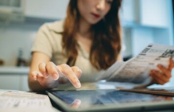 ¿Qué documentos son necesarios para realizar un cambio de titularidad del suministro eléctrico?