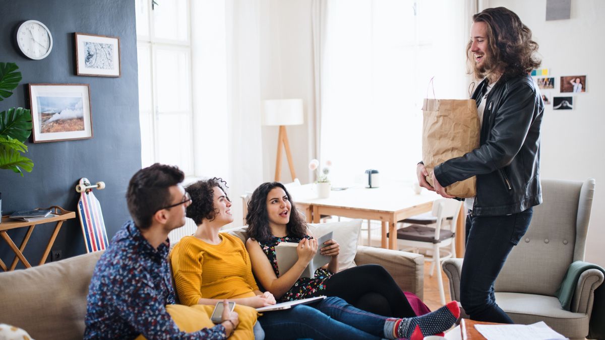 Mujer de 31 años, el perfil del demandante de piso compartido en España