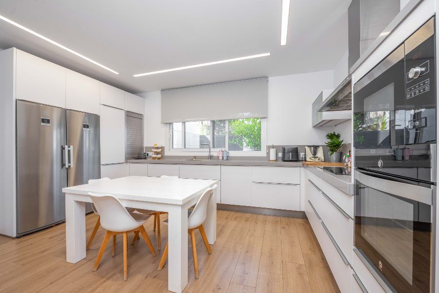 cocina equipada chalet Valdelagrana