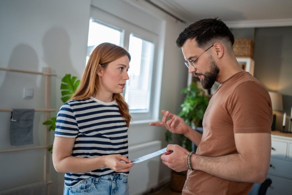 ¿Cómo se realiza la compra del 50% de un piso al cónyuge?