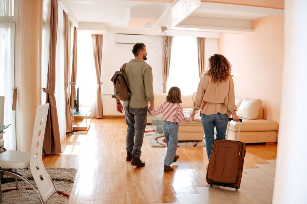 ¿Qué opciones de alojamiento hay disponibles para turistas que solo necesitan hospedarse por un mes?