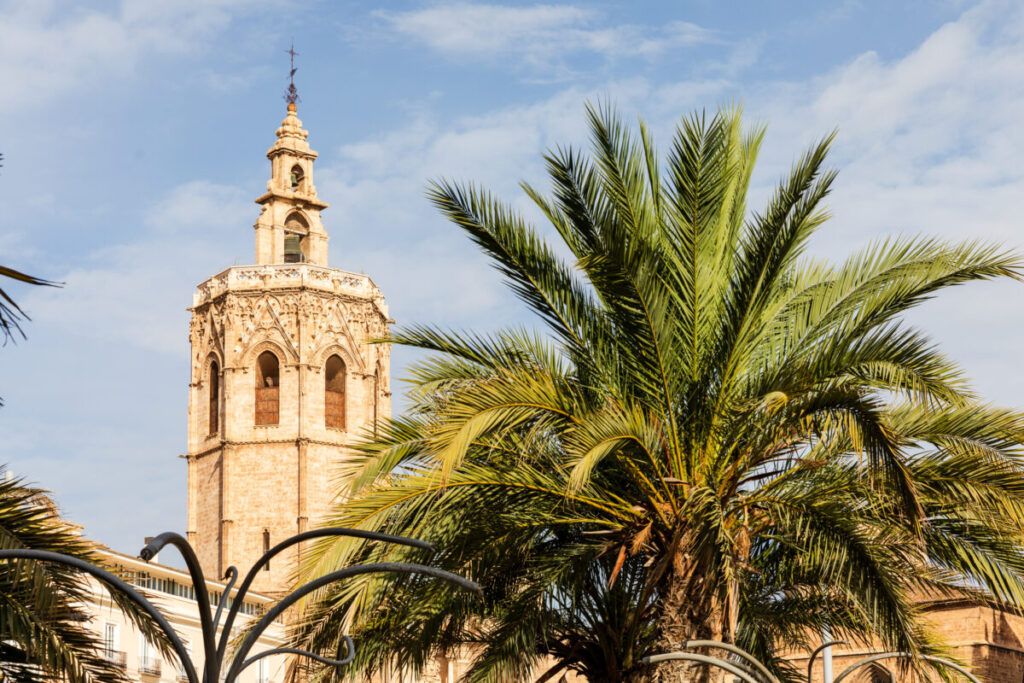 ¿Qué requisitos necesito cumplir para alquilar un apartamento en Valencia siendo extranjero?