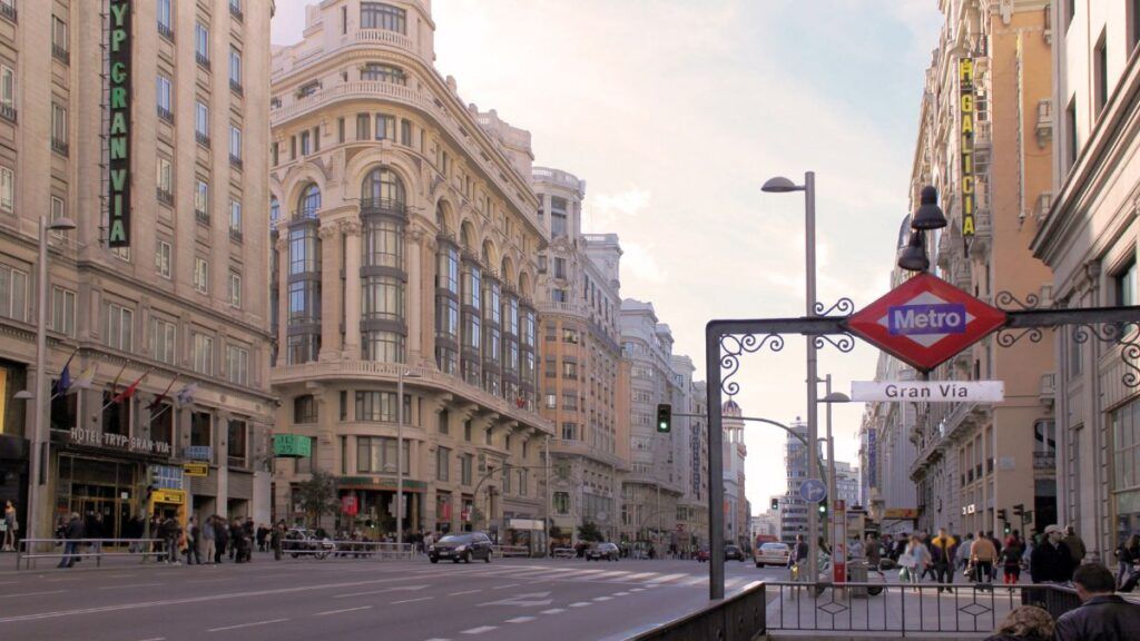Los centros de las grandes capitales concentran las estaciones de Metro con los precios de la vivienda más caros de España