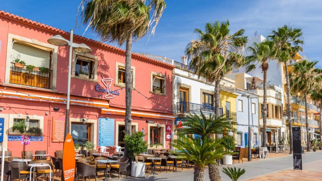 Cómo es vivir en Jávea: la vida entre el mar y la montaña