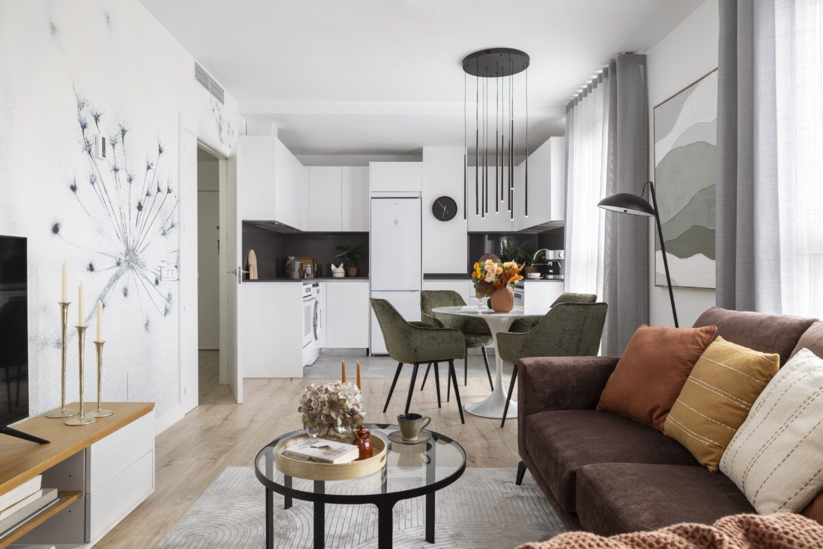 Salón cocina y comedor en un mismo espacio de un piso pequeño