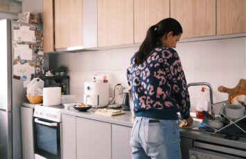 ¿Quién paga un grifo roto en un piso de alquiler?